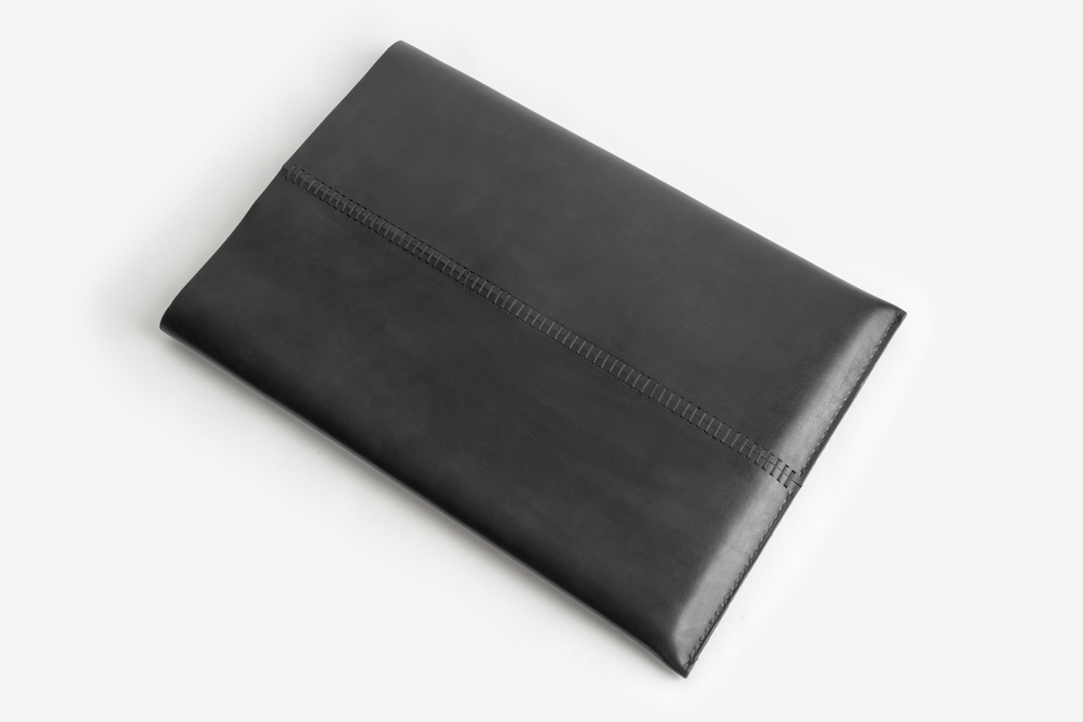 200729-Leather-Laptop-Case-Black-ISO-rA